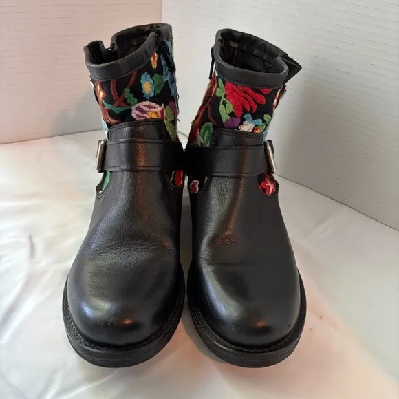 New Leather Floral Embroidered Flower Black Ankle Boots Italy - Picture 2 of 8